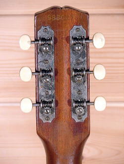 Gibson B-15 '70s51.jpg